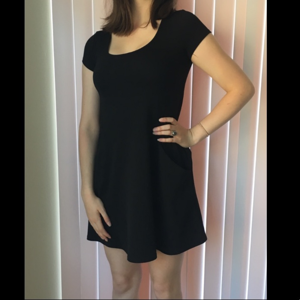 Black dress with pockets!